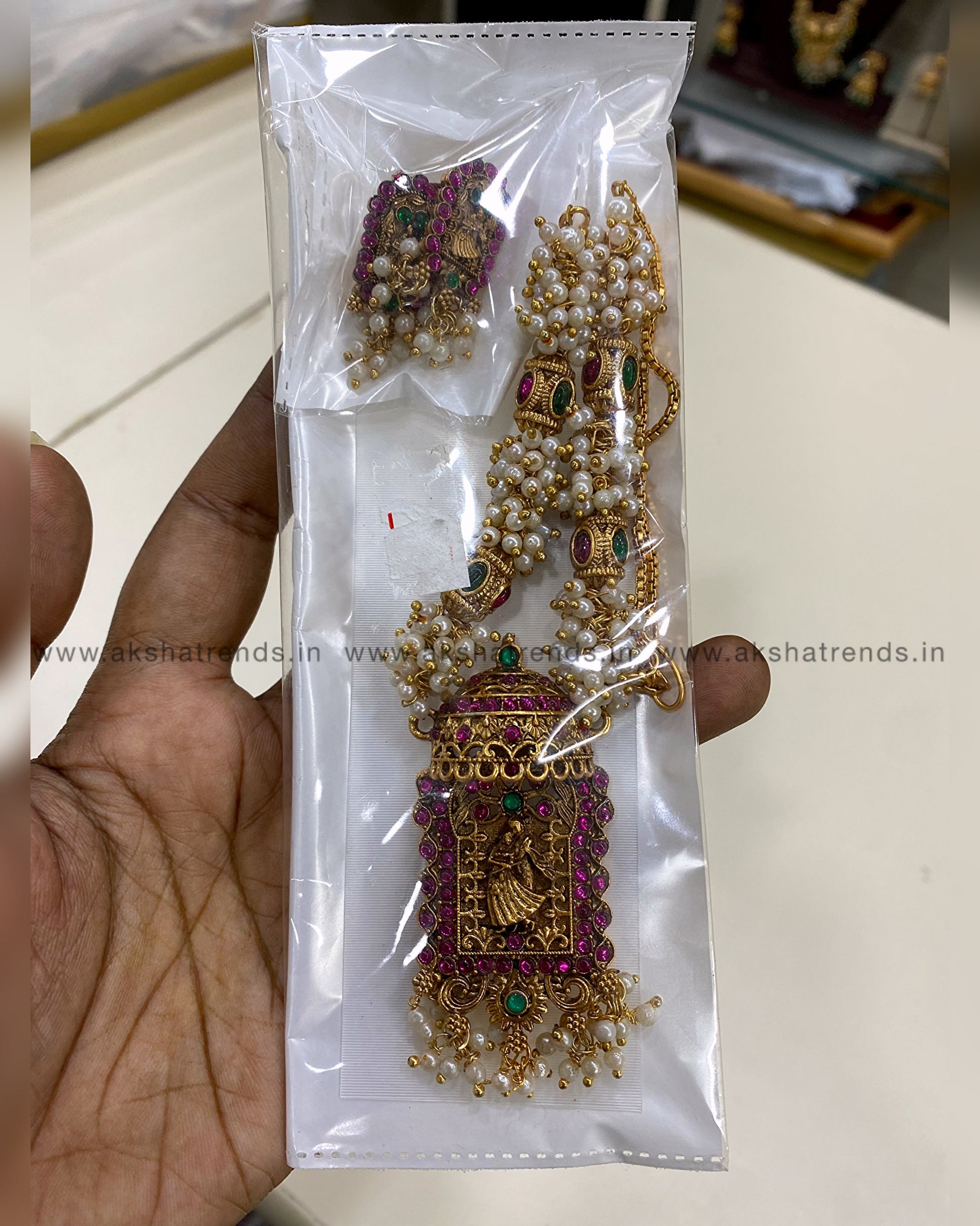 Pearl cluster necklace Aksha Trends
