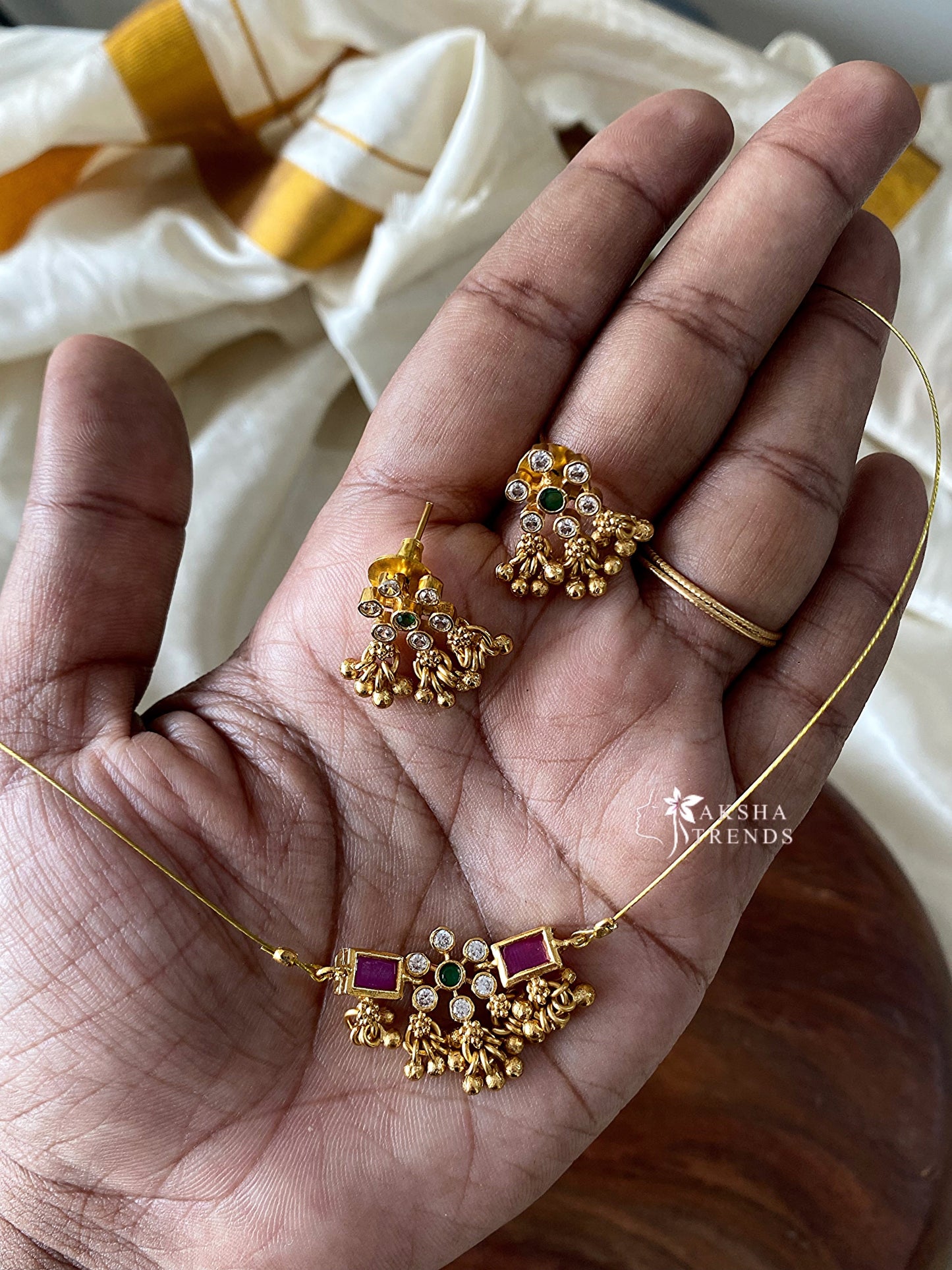 Invisible Necklace -floral kemp Aksha Trends