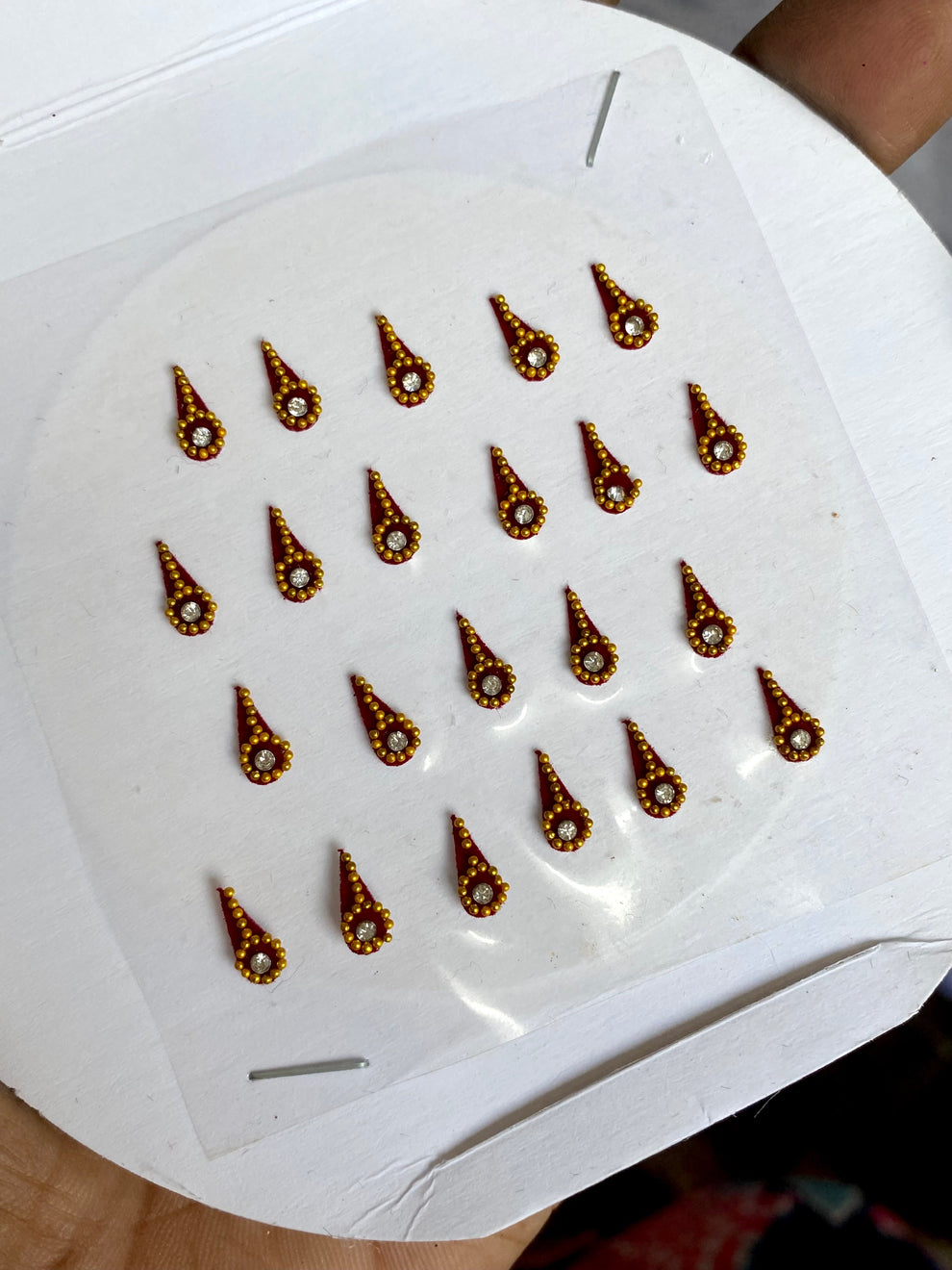 Maroon Bindi Aksha Trends 
