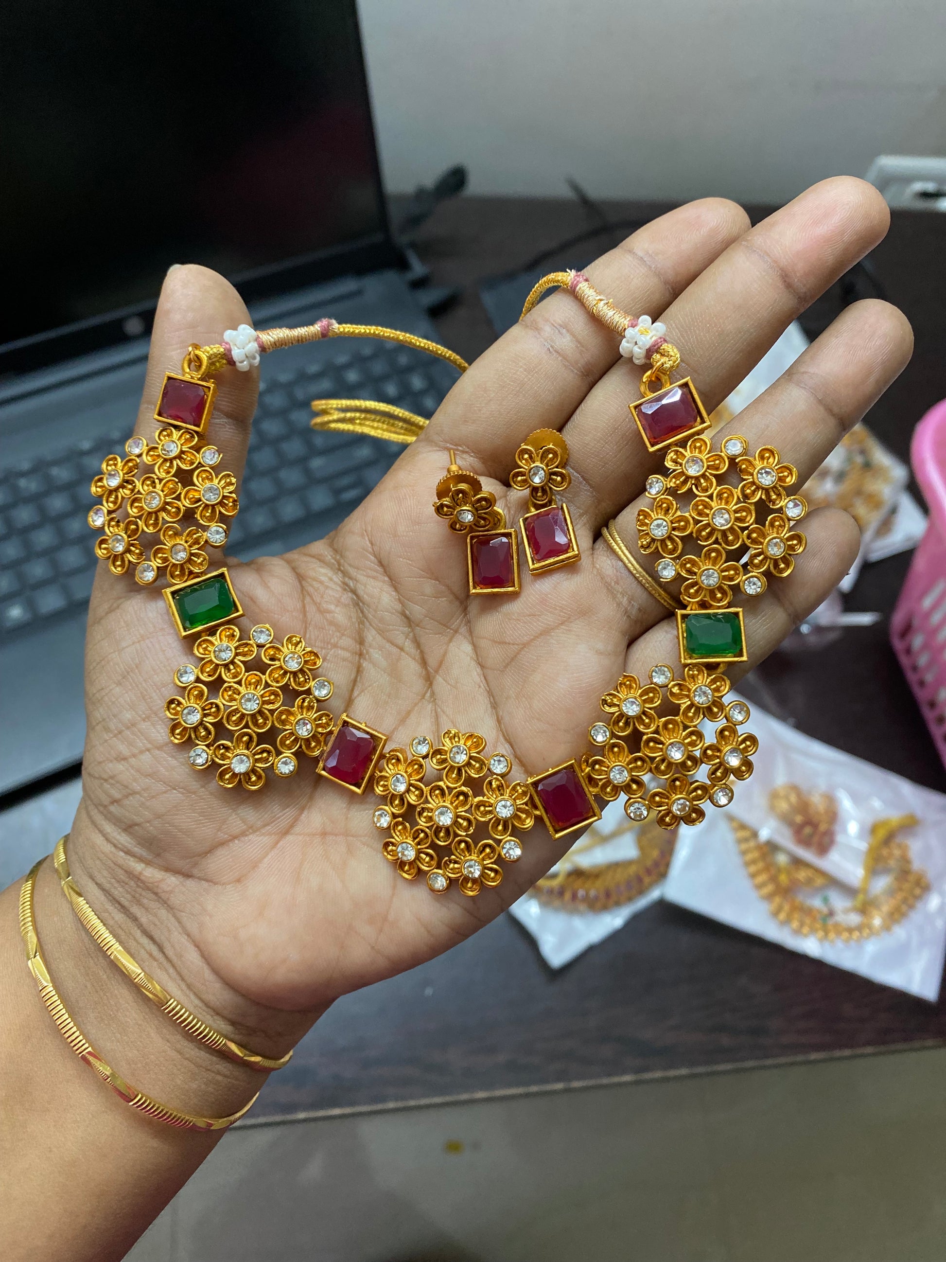 Floral necklace Aksha Trends