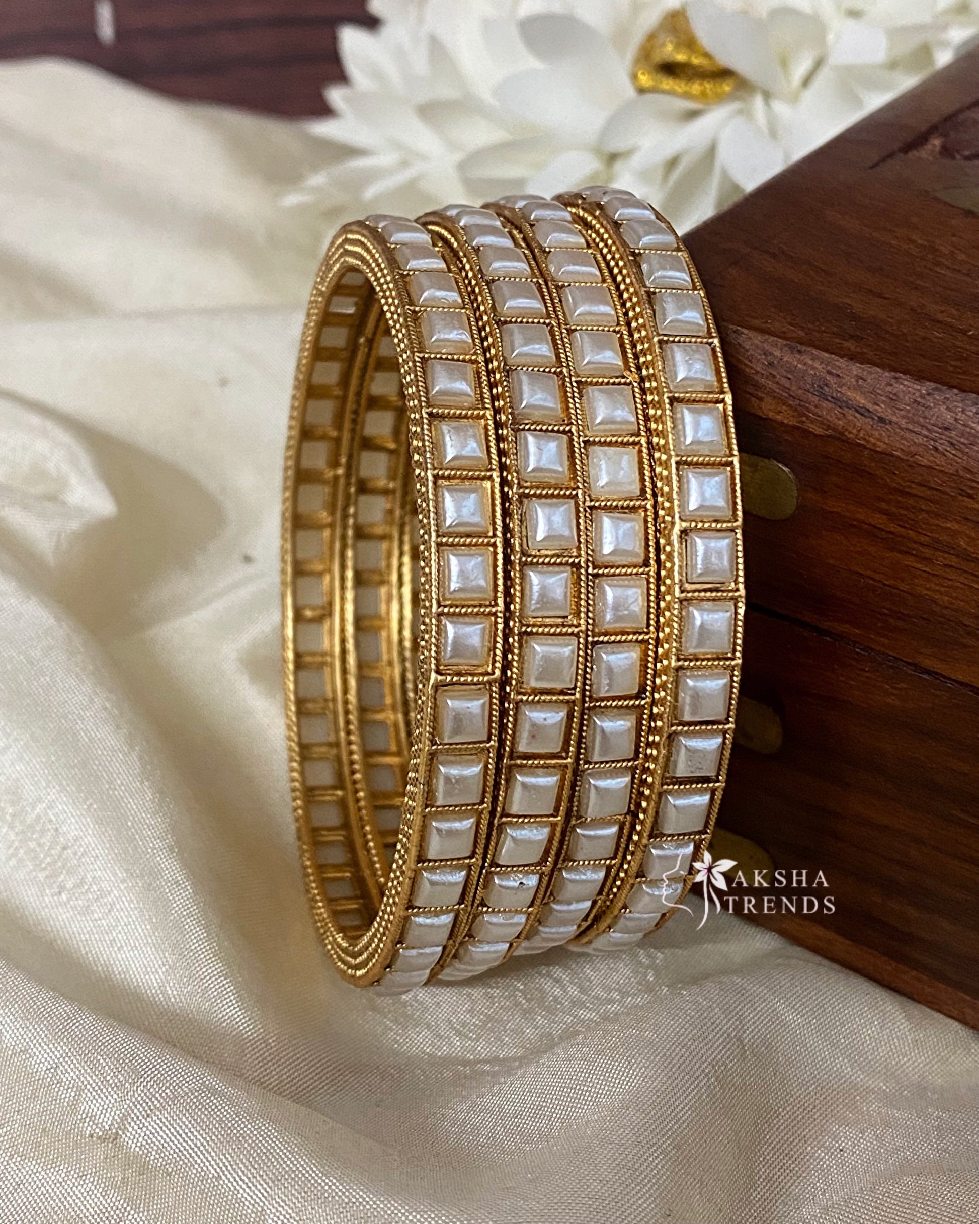 Kemp stone bangles -white (4pc) Aksha Trends