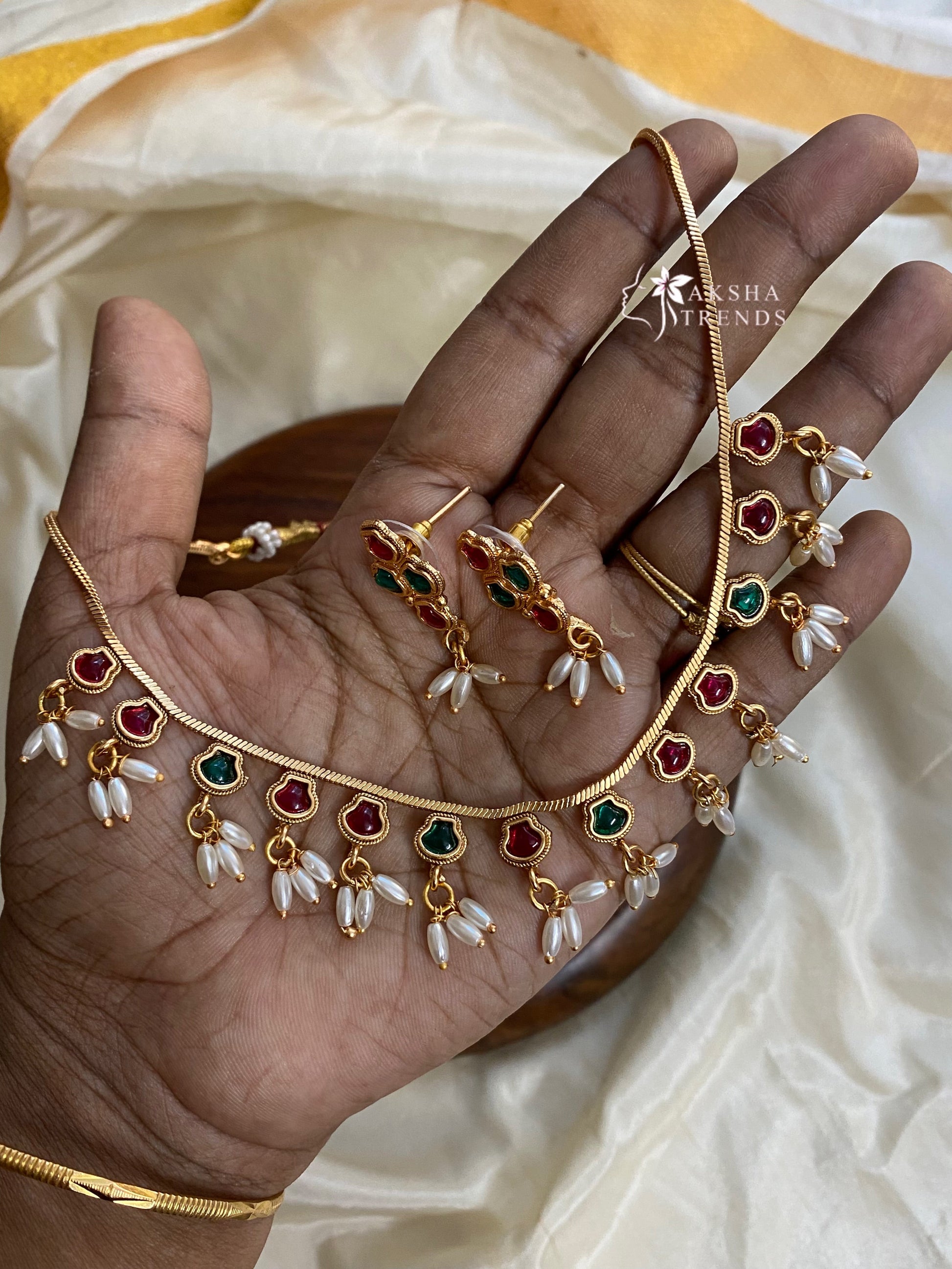 Invisible chain with kemp pearls Aksha Trends