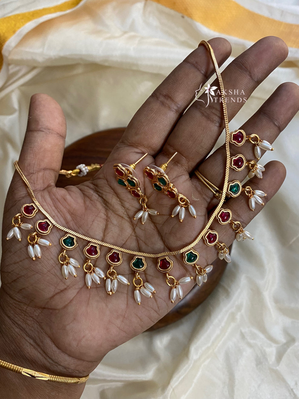 Invisible chain with kemp pearls Aksha Trends 