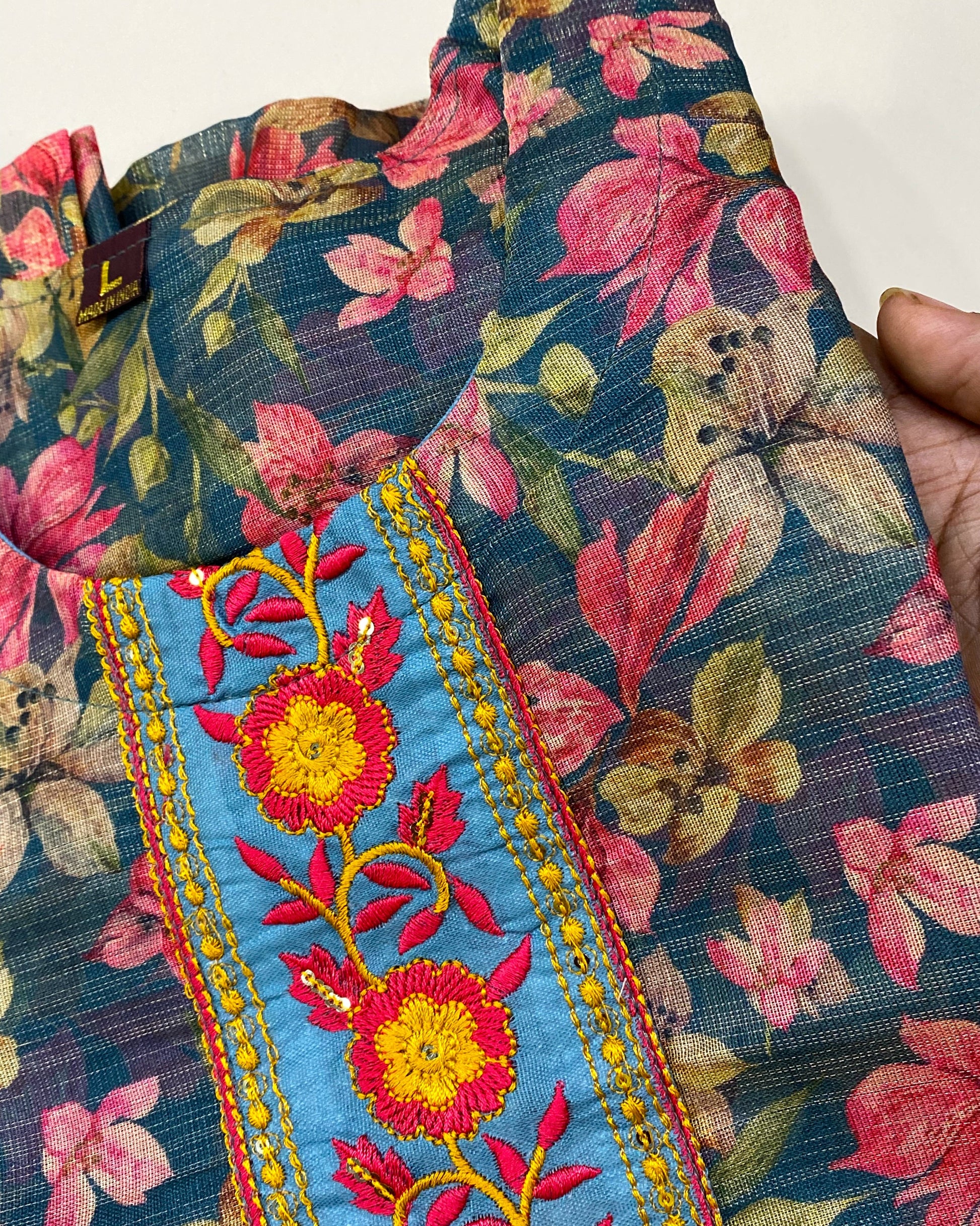 Tissue Silk Kurti (L) Aksha Trends