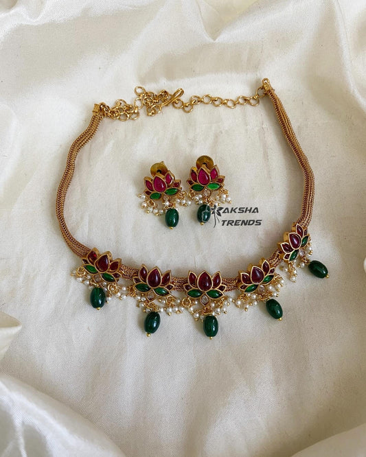 Real kemp lotus necklace Green Aksha Trends