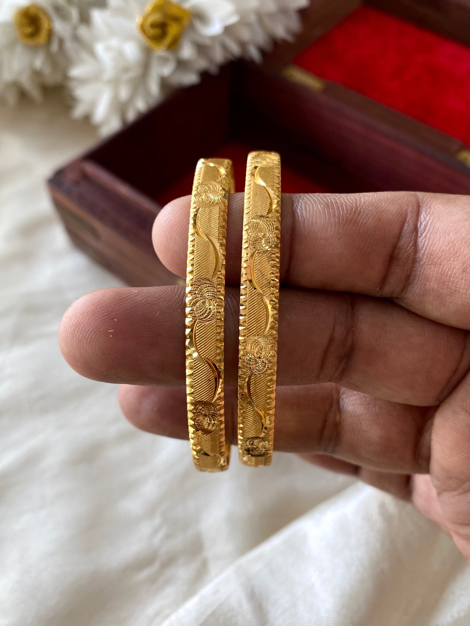 Golden bangles (2pc) Aksha Trends