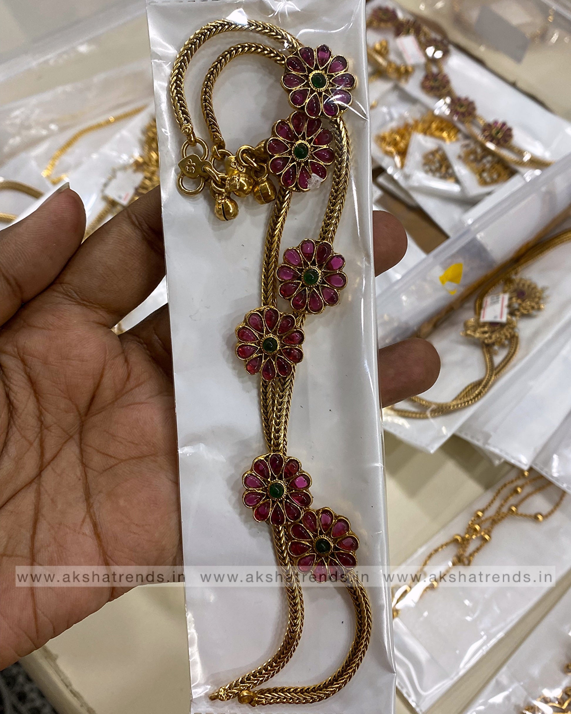Antique floral kemp Anklet / kolusu Aksha Trends