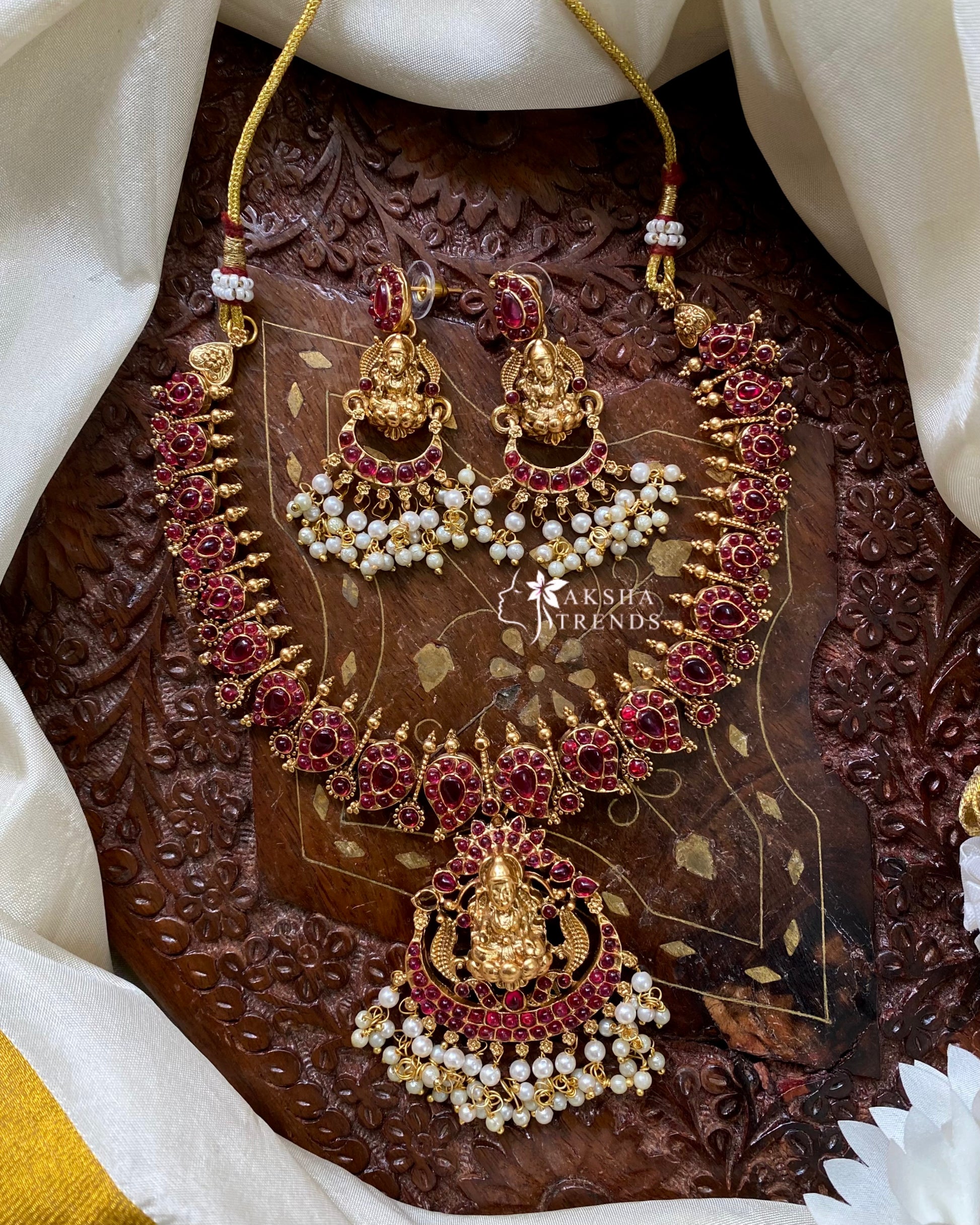 Lakshmi Kemp manga necklace -Mix Aksha Trends