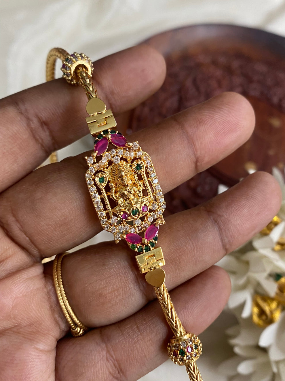 Lakshmi Mogappu chain Aksha Trends 