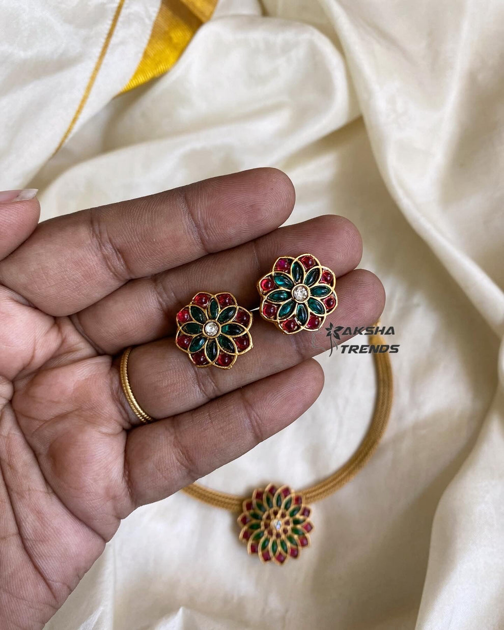Flora Attigai Aksha Trends 