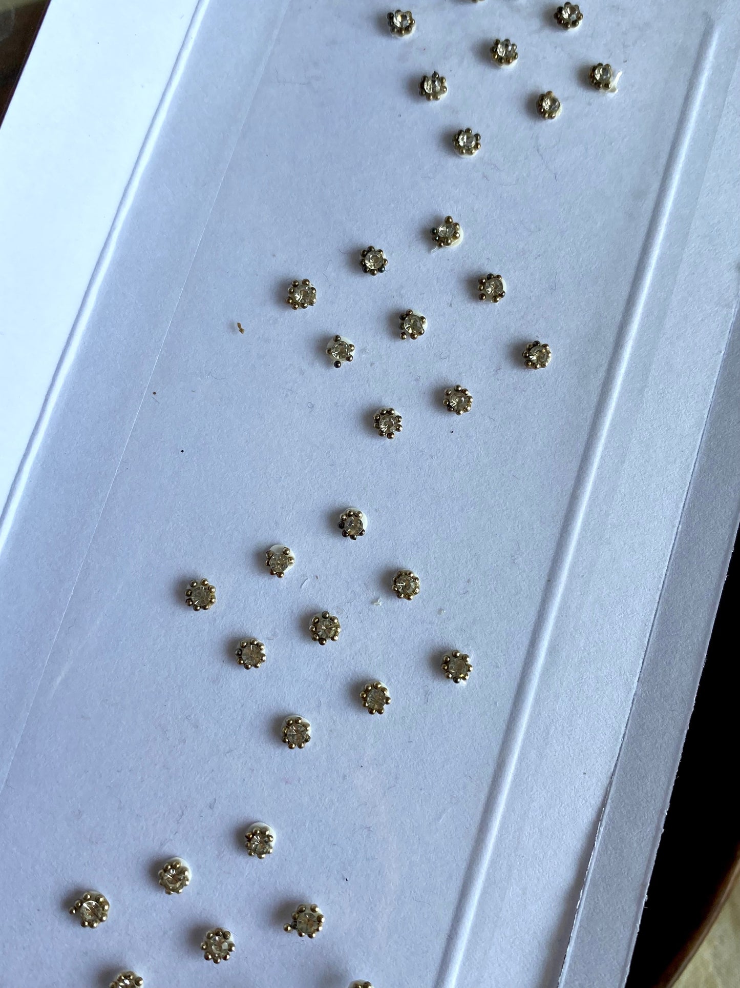 D4 -Stone Bindi Aksha Trends