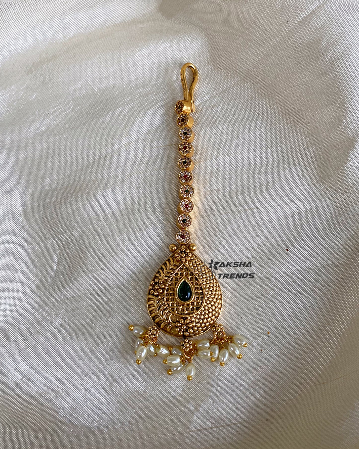 Premium gold tikka Aksha Trends