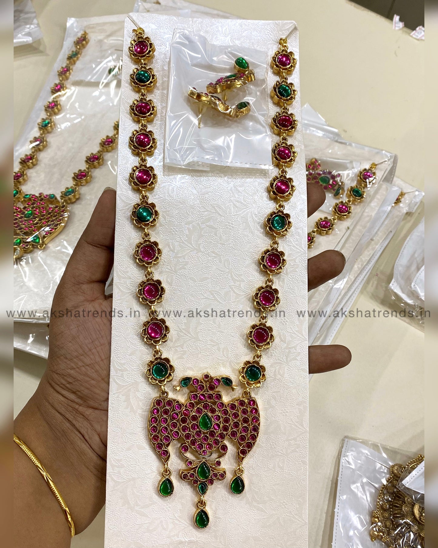 Vintage Kemp Garuda Haram Aksha Trends