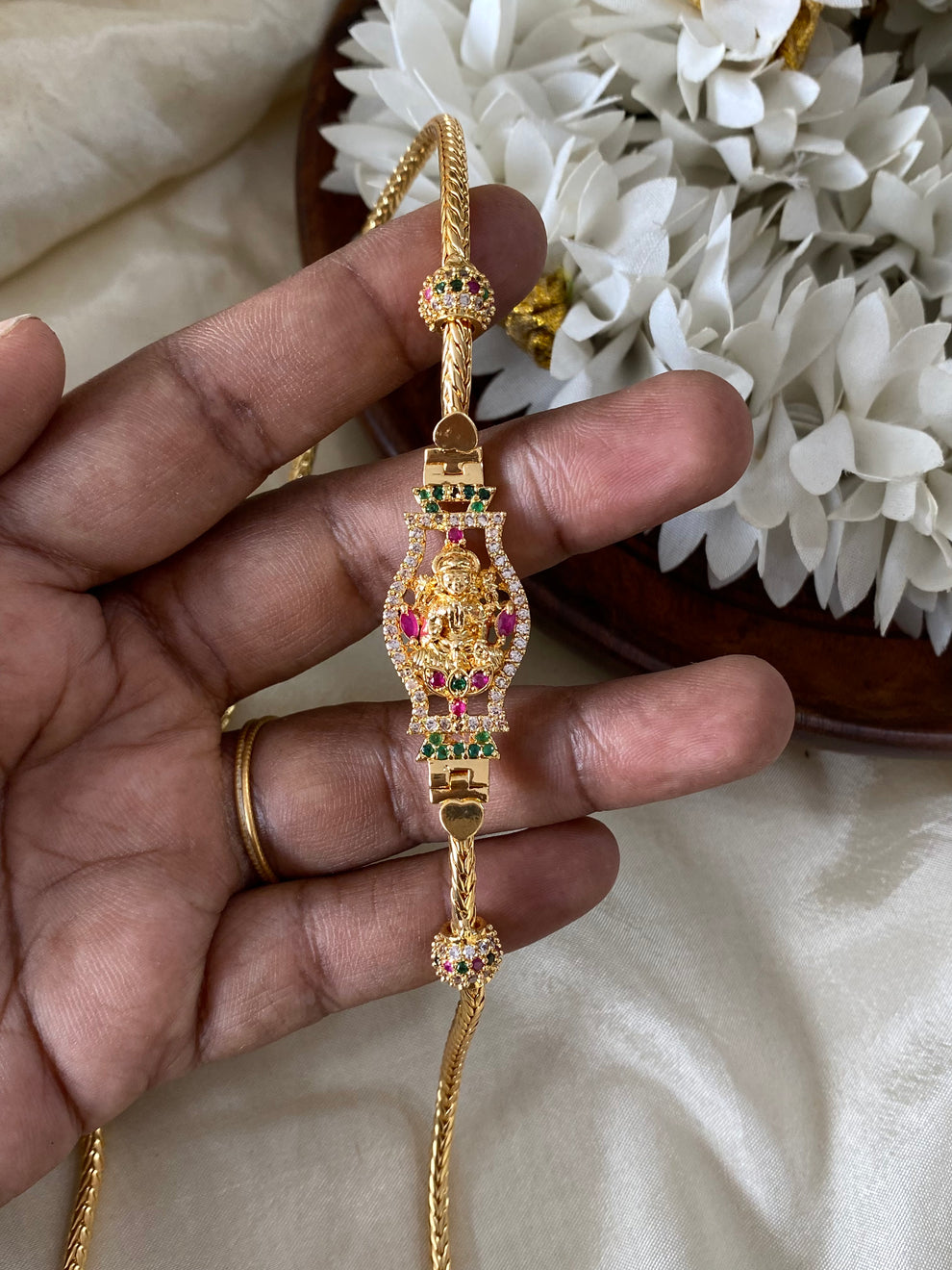 Lakshmi Mogappu chain Aksha Trends 