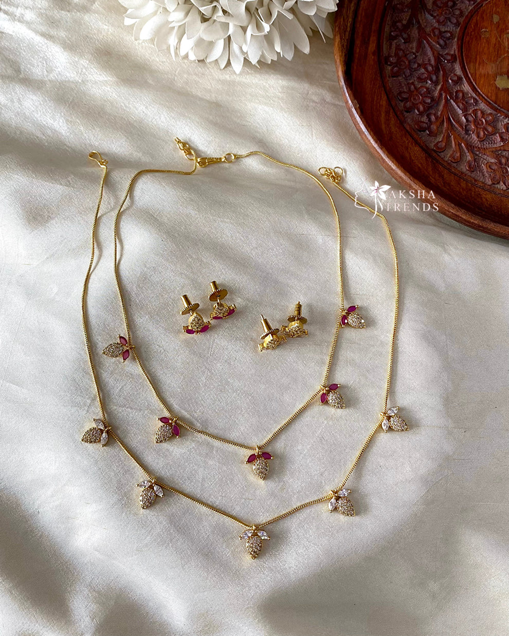 Premium leafy diamond necklace Aksha Trends 