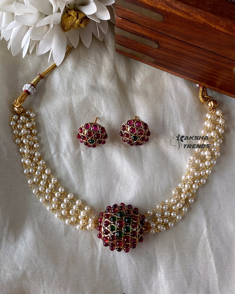 Pearl kemp choker Aksha Trends 