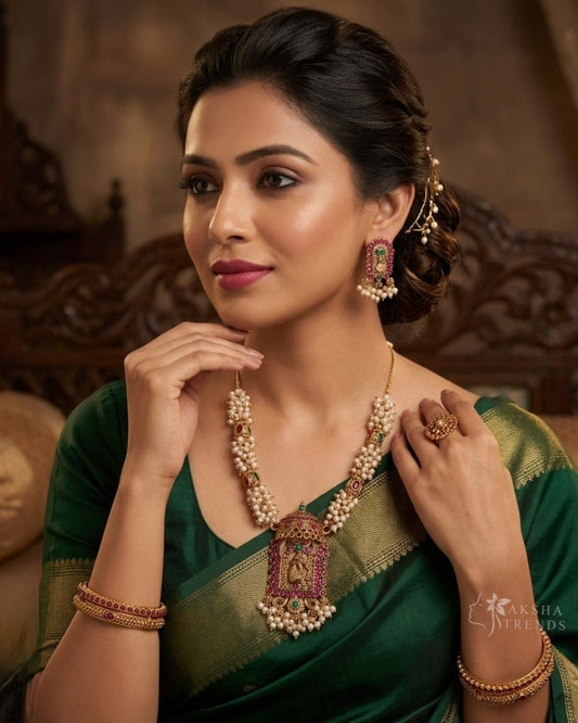 Pearl cluster necklace Aksha Trends