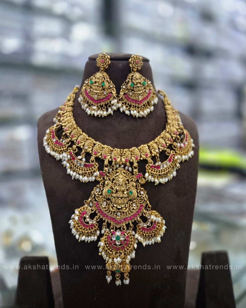 Grand bridal kemp choker Aksha Trends 