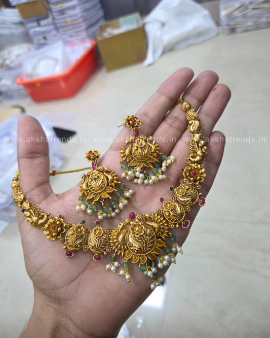 Floral kemp choker Aksha Trends