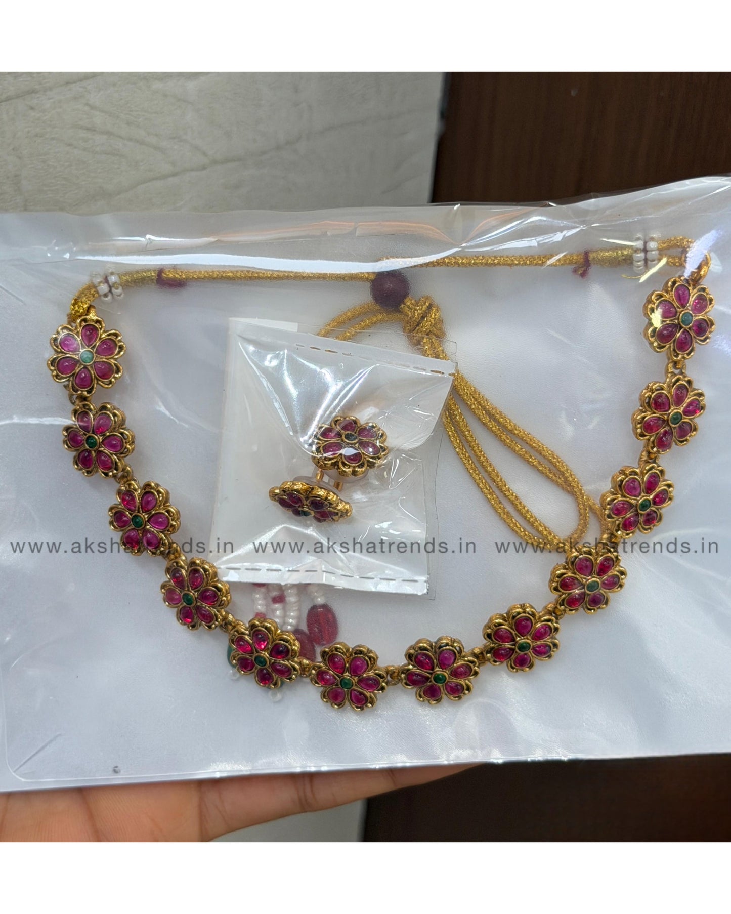 Antique kemp choker Aksha Trends