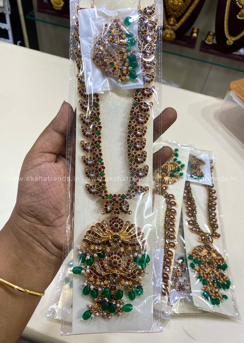 Antique kemp haram Aksha Trends 
