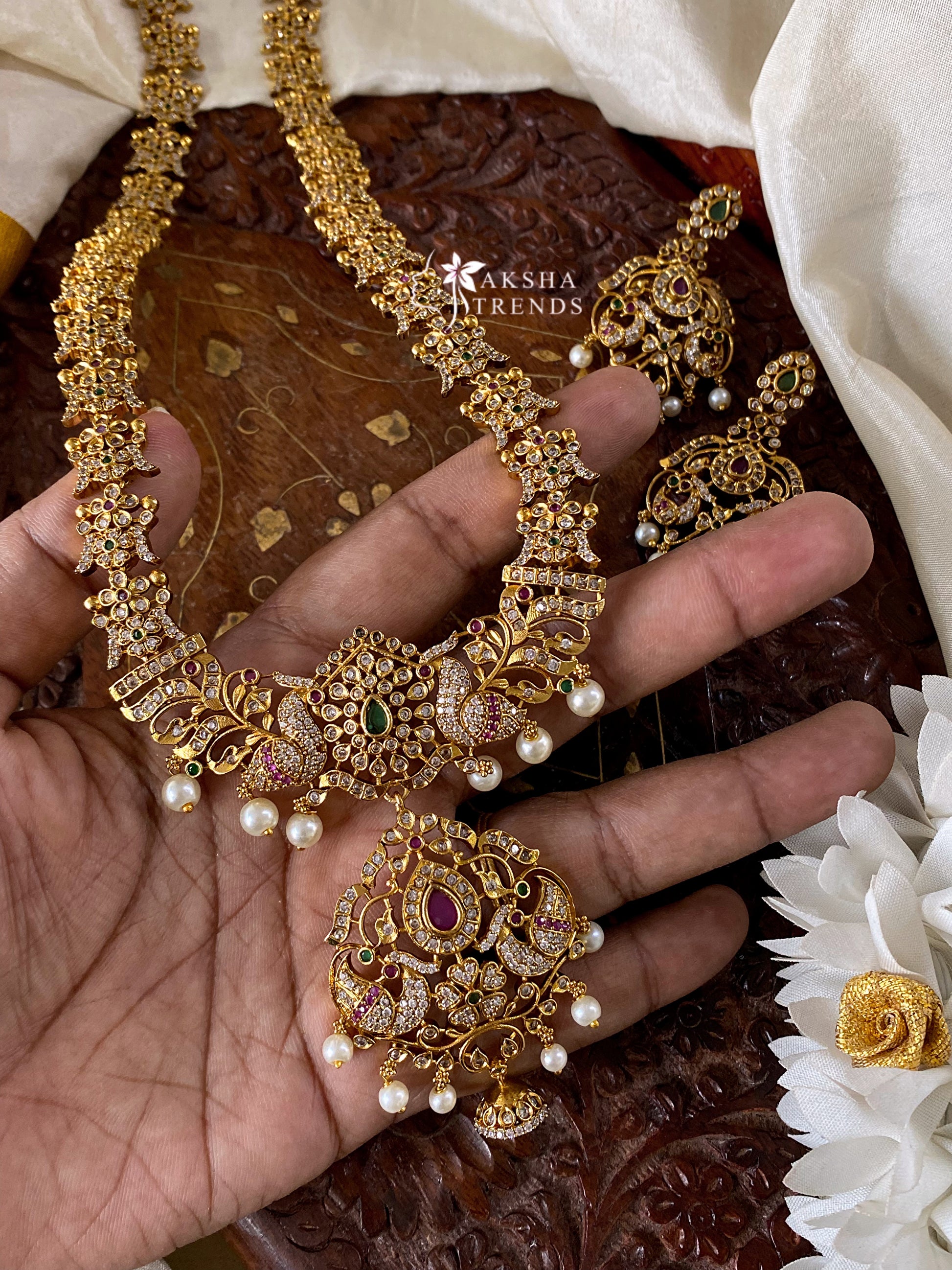Queen royal diamond Haram Aksha Trends