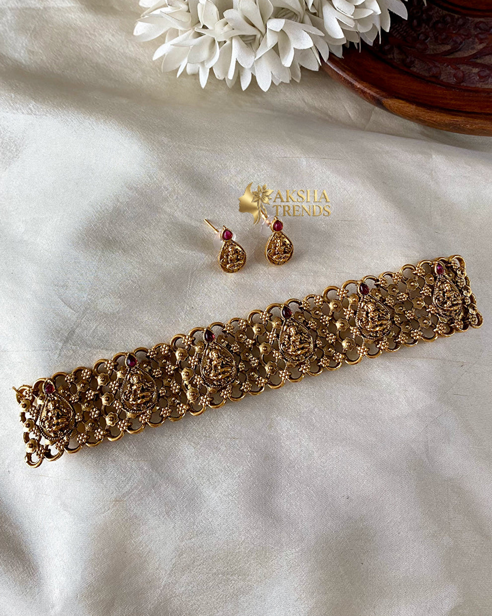 Antique lakshmi hineck choker Aksha Trends 