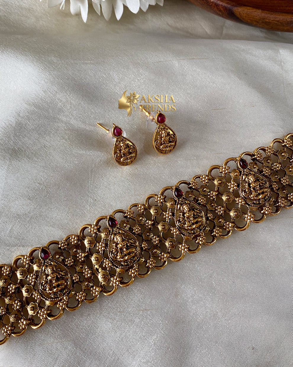 Antique lakshmi hineck choker Aksha Trends 