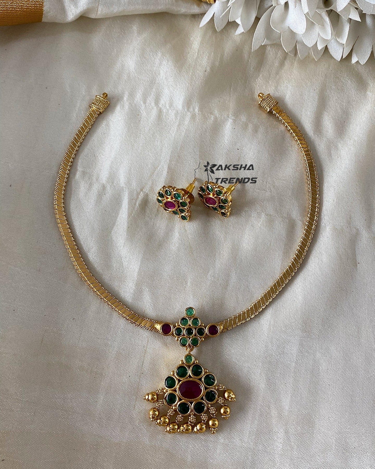 Pathakam Attigai -Green Kemp Aksha Trends