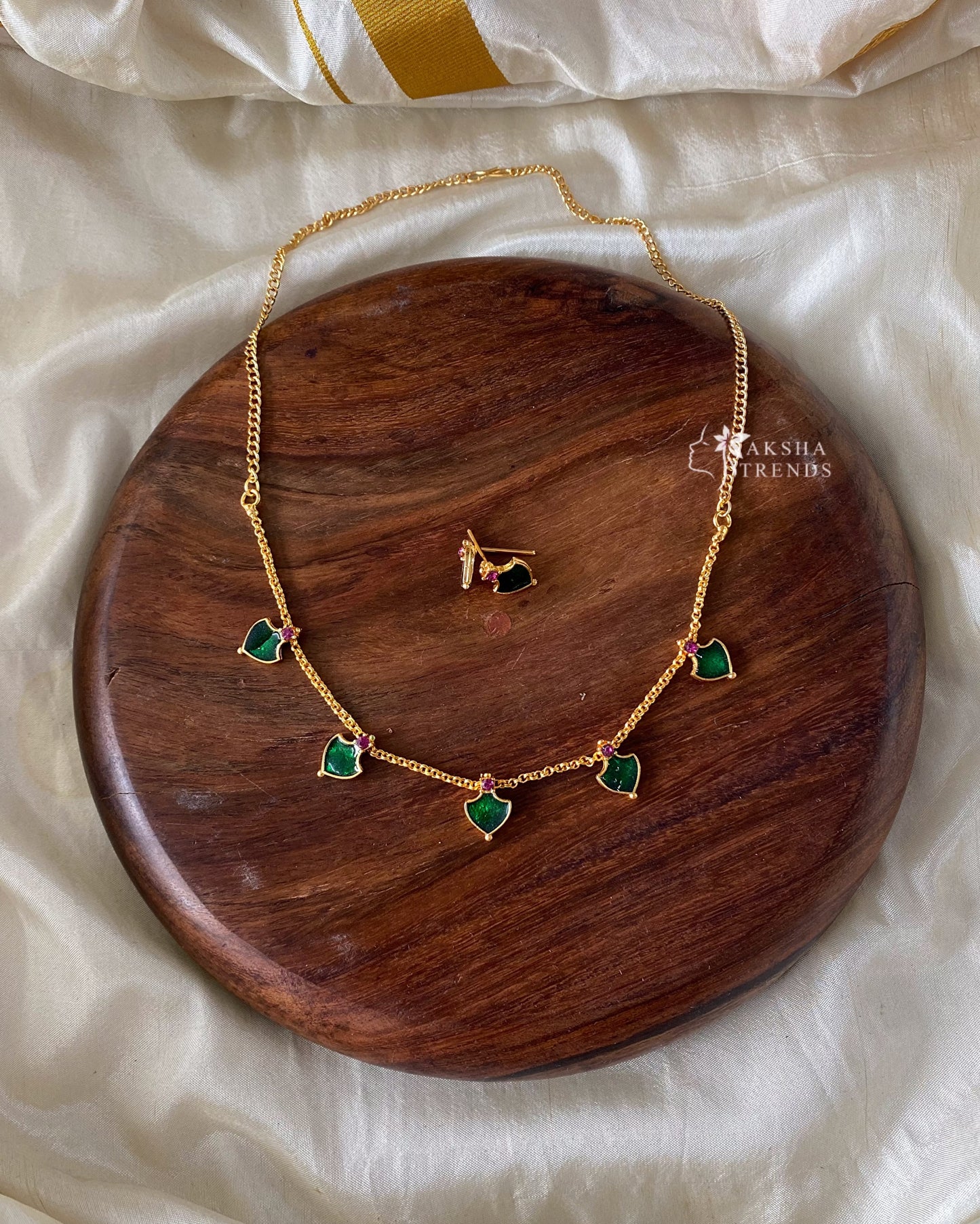 Invisible Necklace -palakka manga Aksha Trends