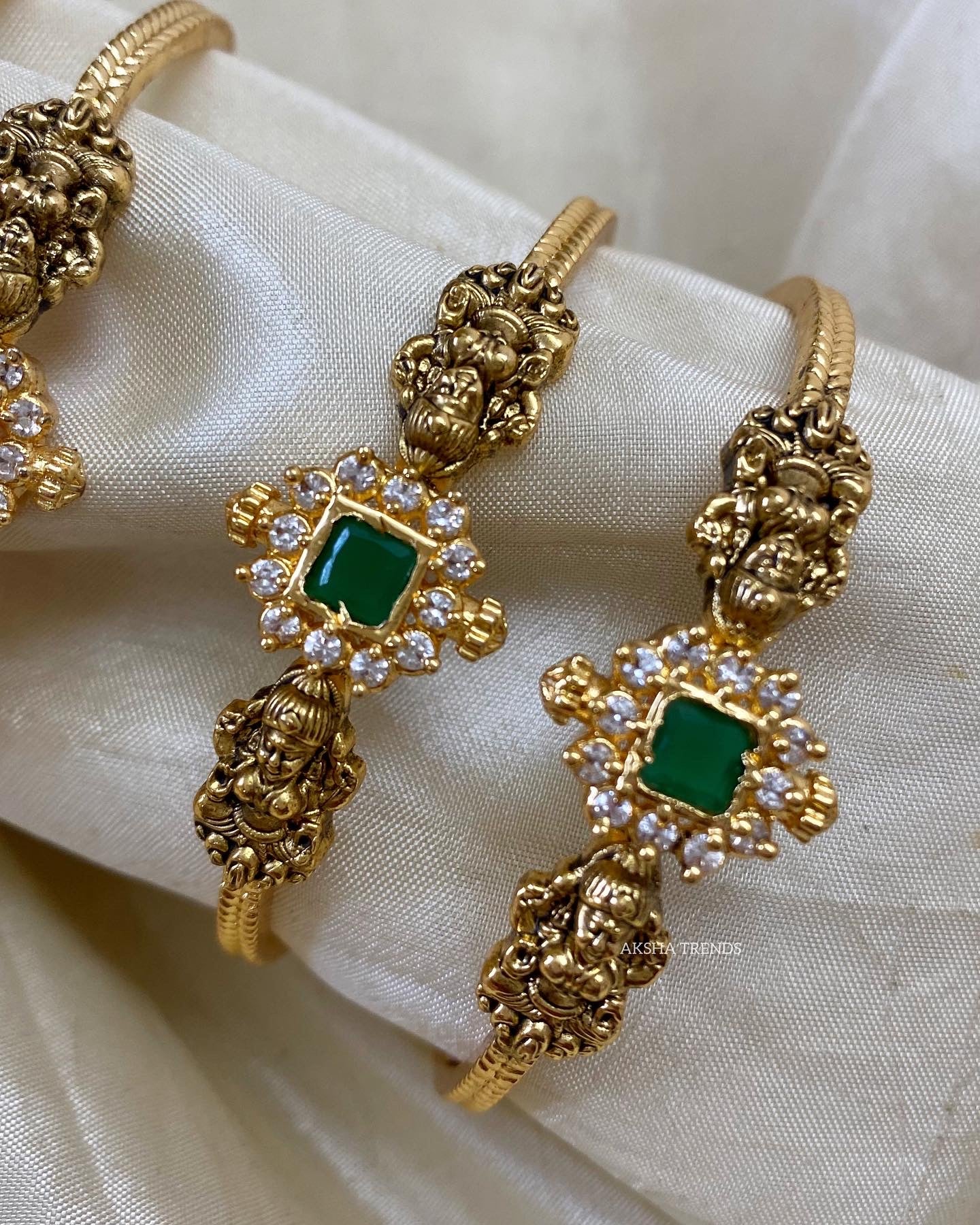Nagas lakshmi kadas Green (2pc) Aksha Trends