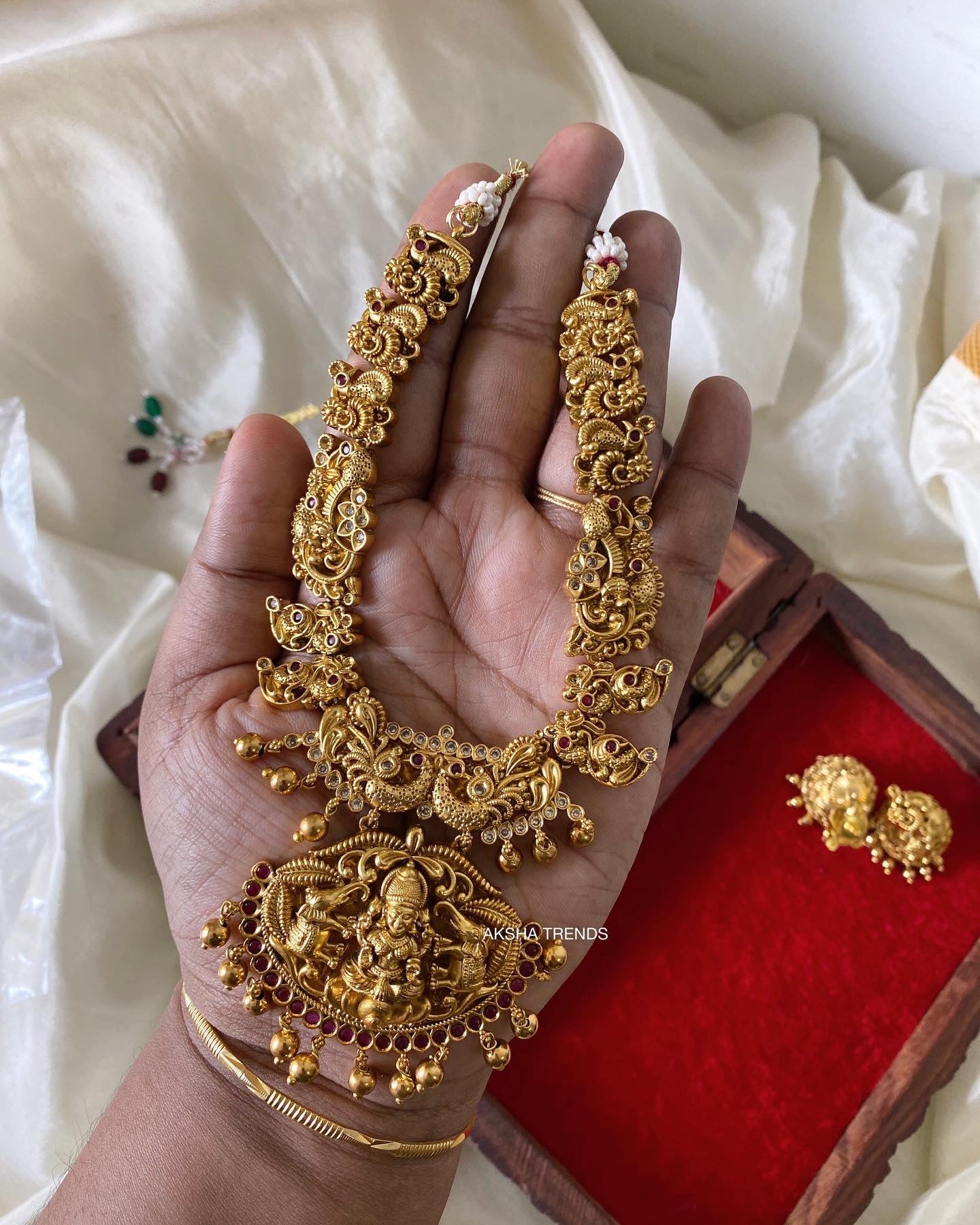 Golden Nagasi bridal necklace Aksha Trends