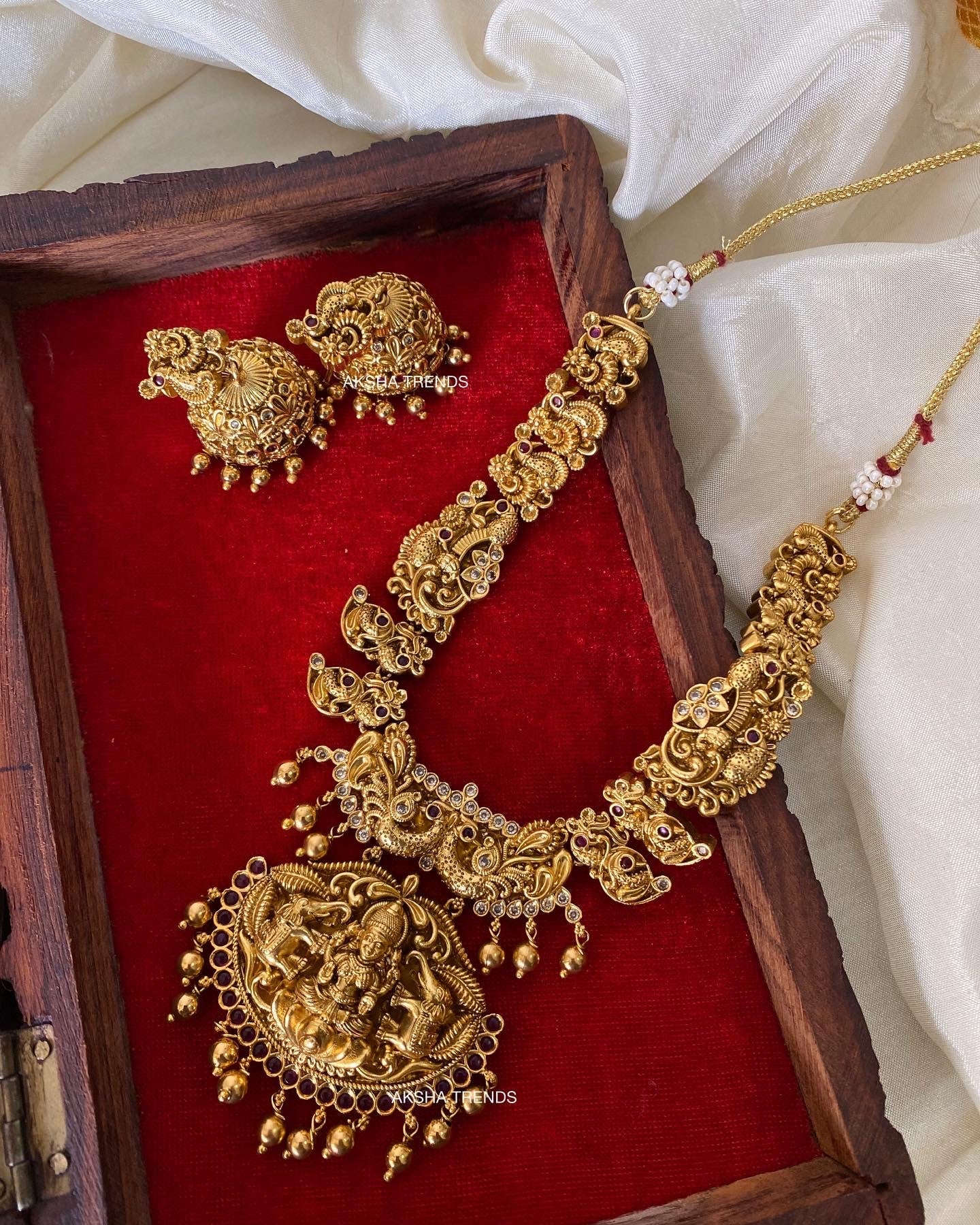 Golden Nagasi bridal necklace Aksha Trends