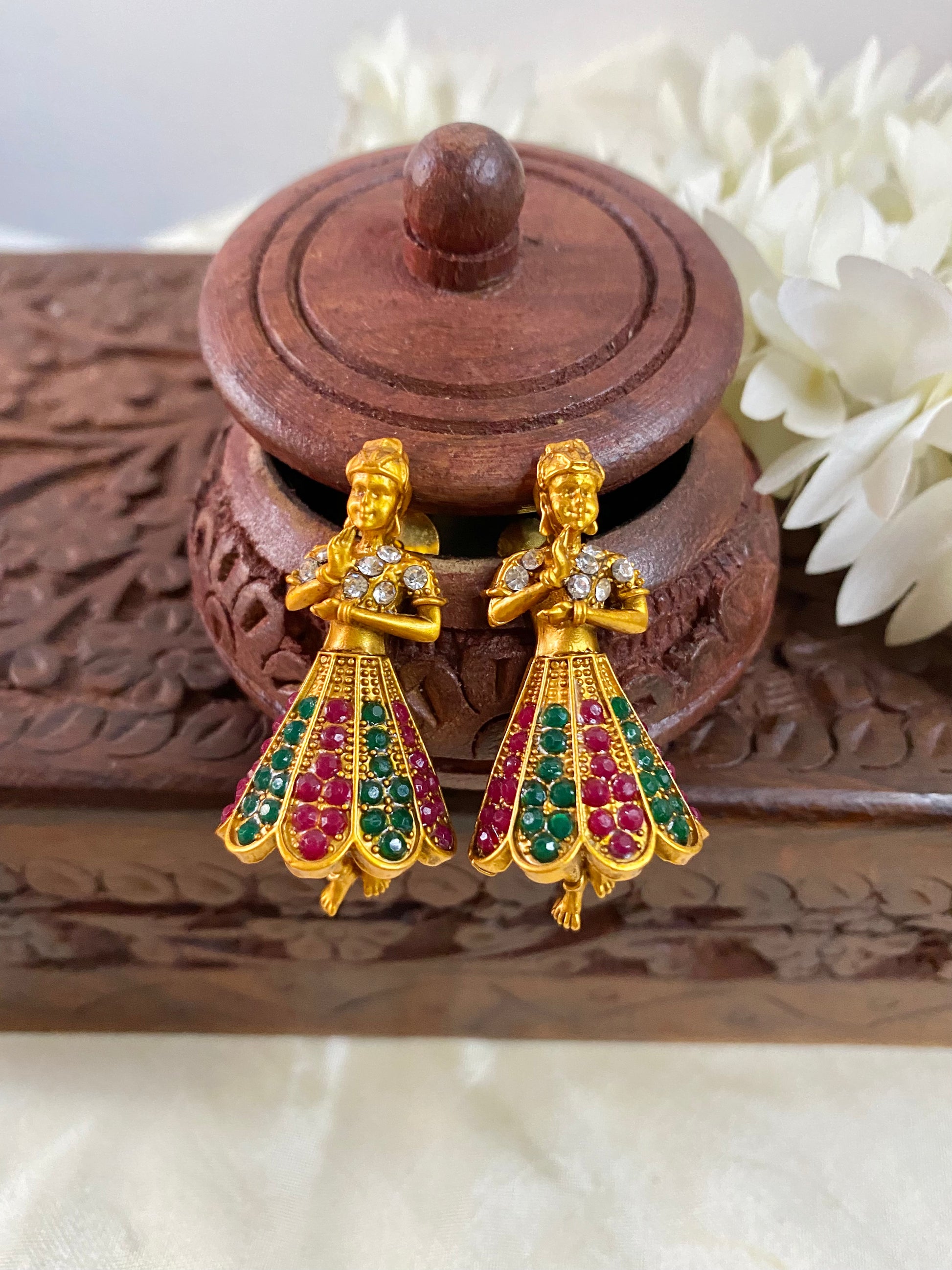 Muttabomma jhumka -multi Aksha Trends