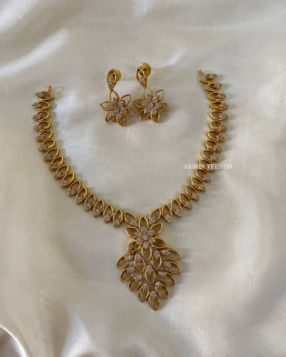 Floral diamond necklace Aksha Trends 