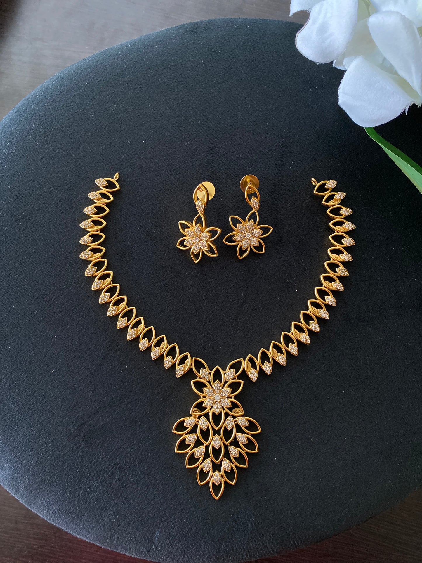 Floral diamond necklace Aksha Trends