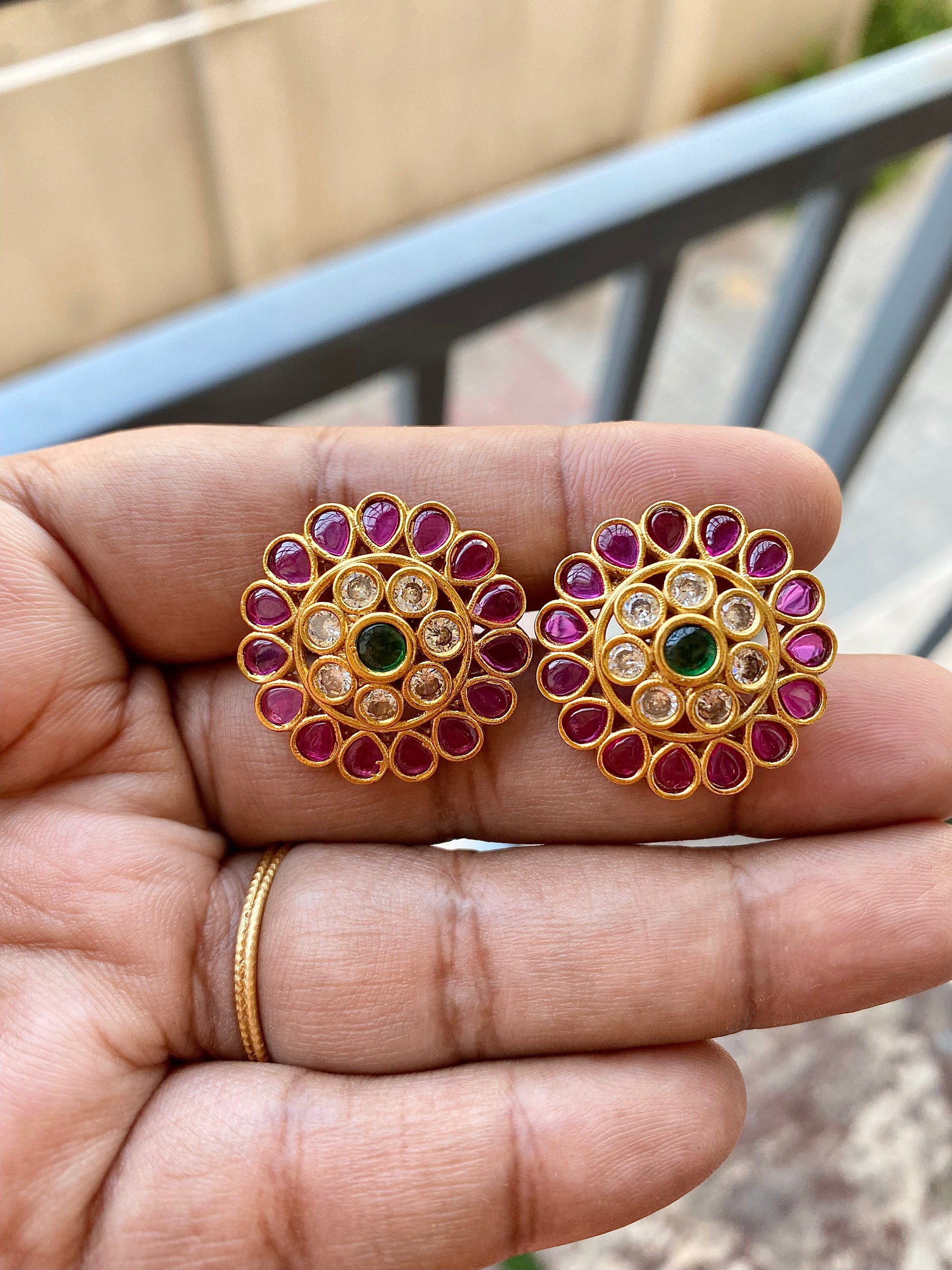 Premium golden kemp stud Aksha Trends