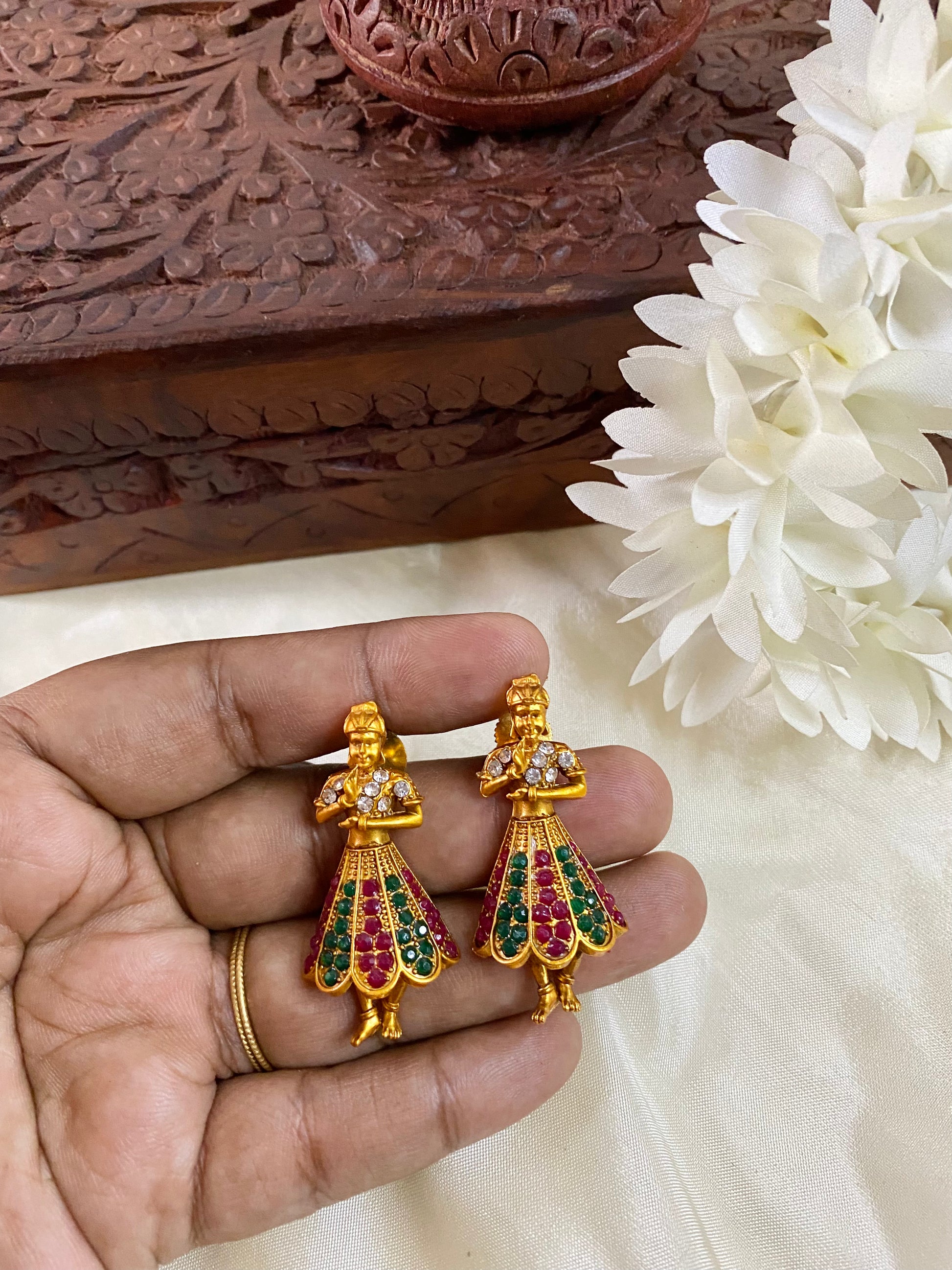 Muttabomma jhumka -multi Aksha Trends