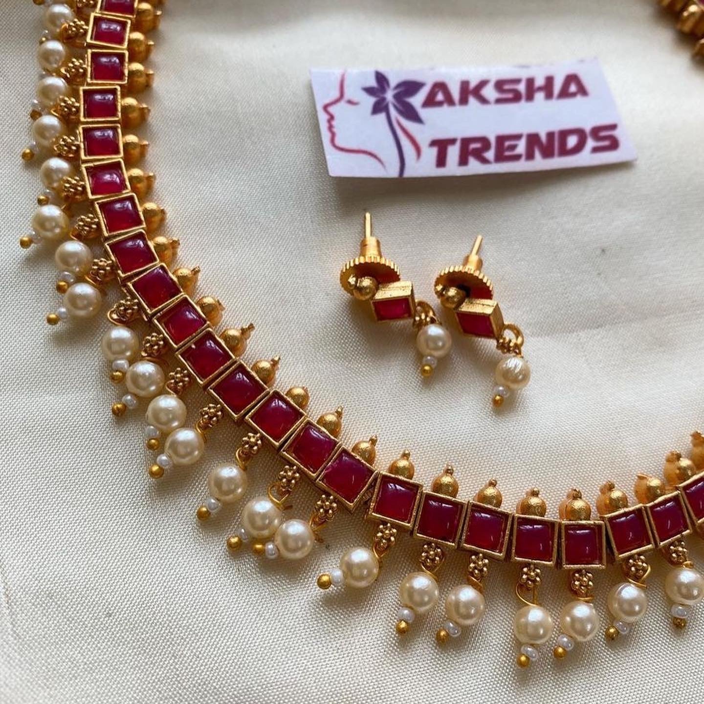 Kemp simple necklace Aksha Trends