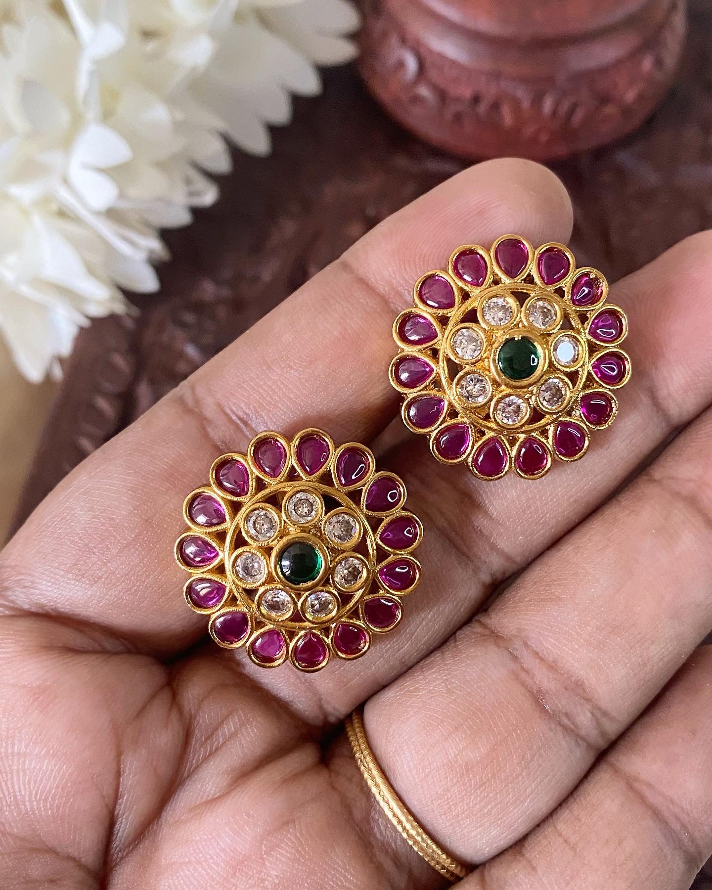 Premium golden kemp stud Aksha Trends